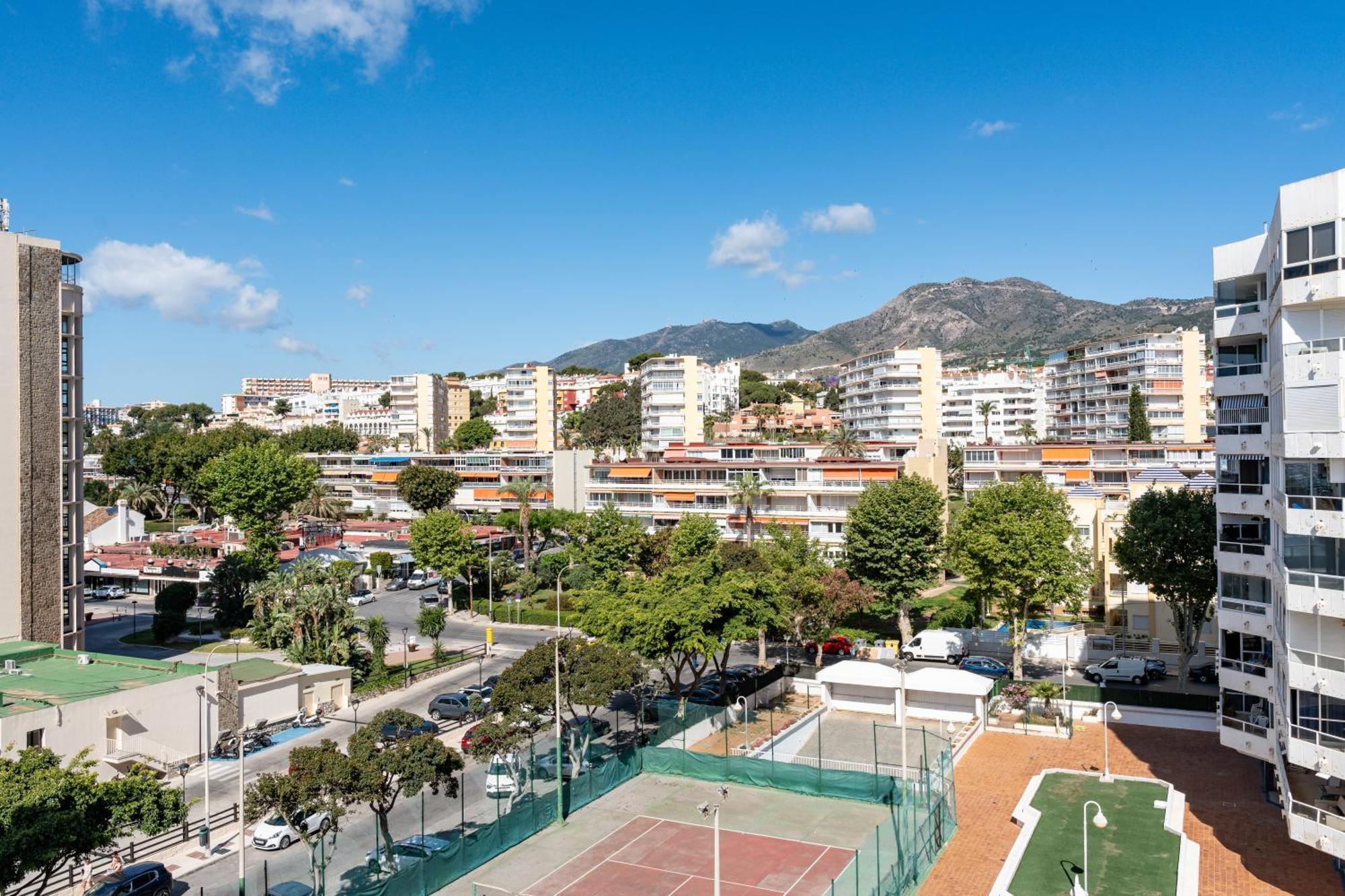 Tropico Carihuela View & Parking Apartman Torremolinos Kültér fotó