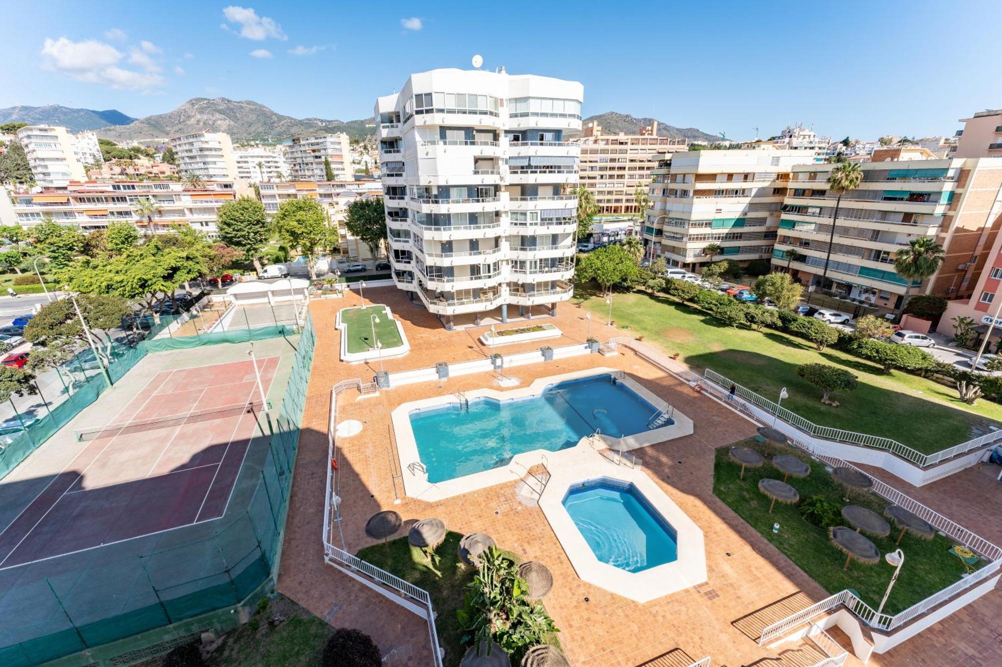 Tropico Carihuela View & Parking Apartman Torremolinos Kültér fotó